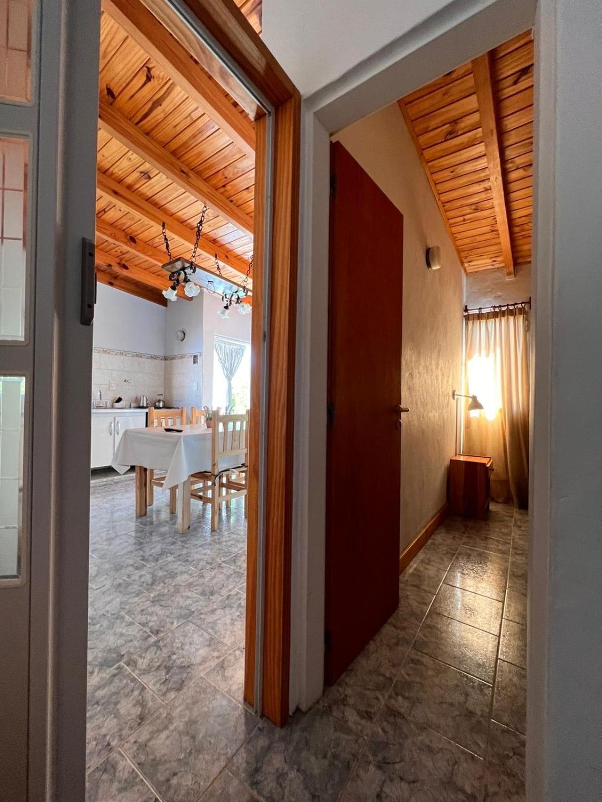 Hosteria Isabel Departamentos Y Habitaciones Con Bano Privado Las Grutas Room photo