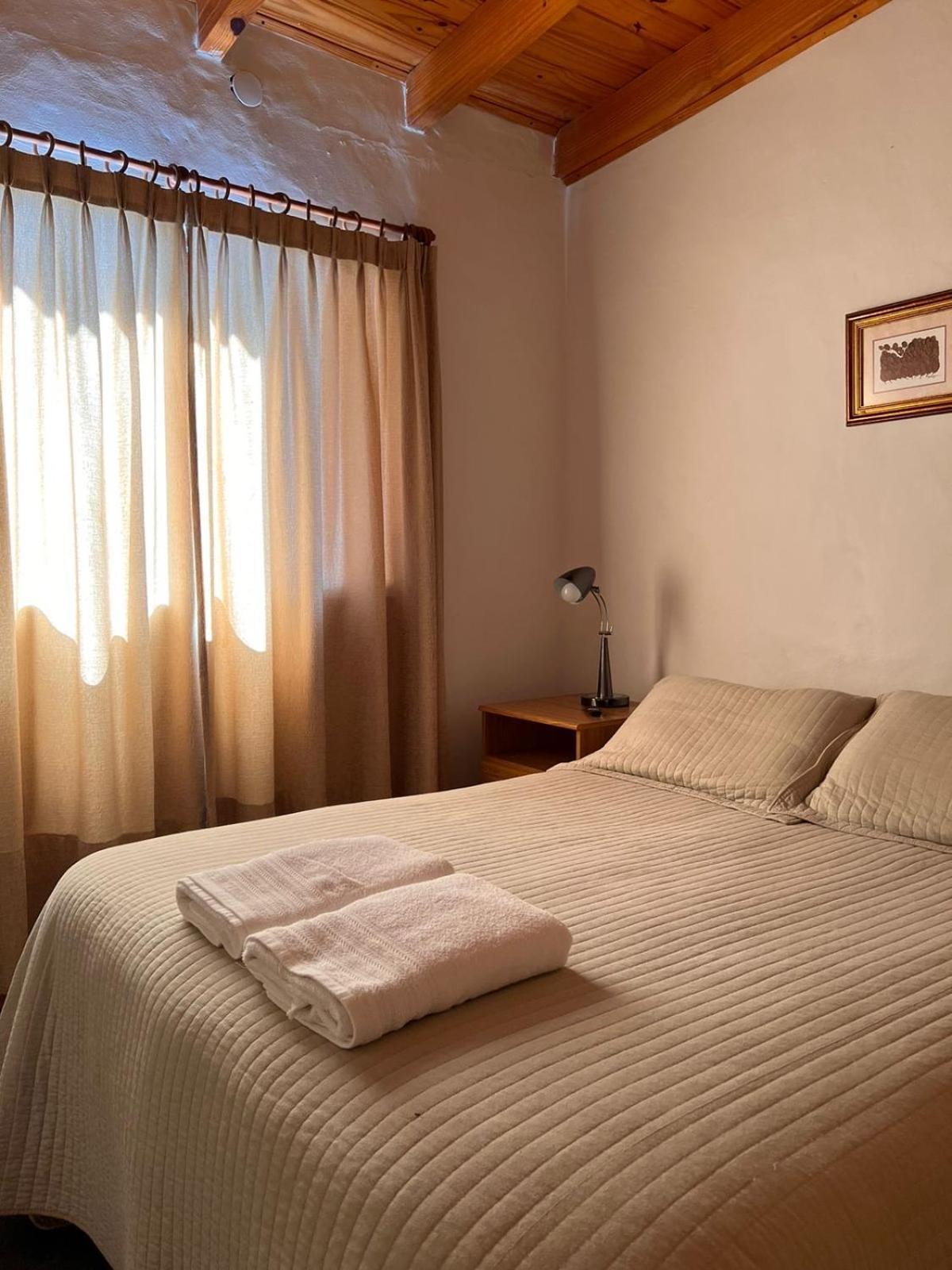 Hosteria Isabel Departamentos Y Habitaciones Con Bano Privado Las Grutas Room photo