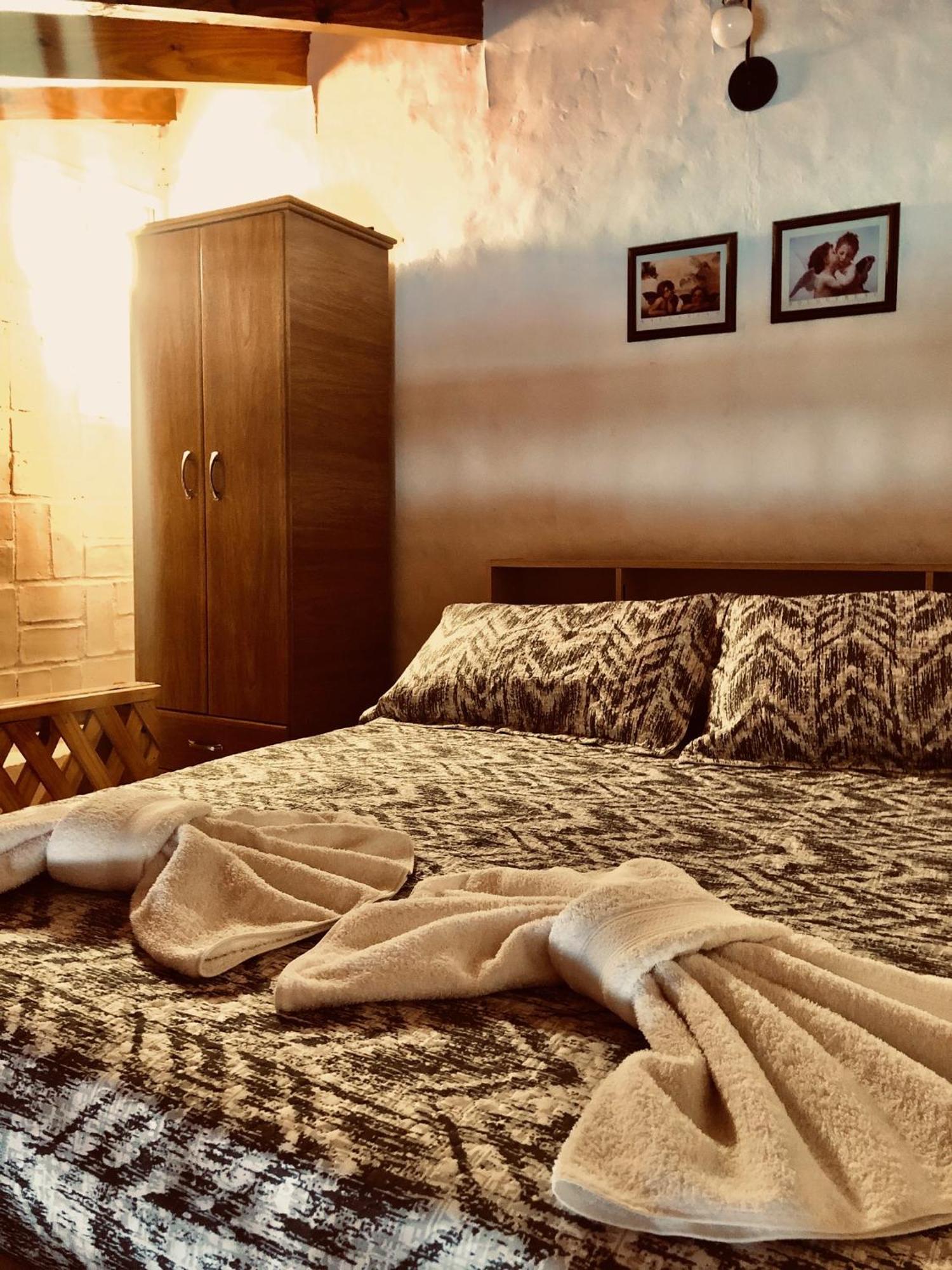 Hosteria Isabel Departamentos Y Habitaciones Con Bano Privado Las Grutas Room photo
