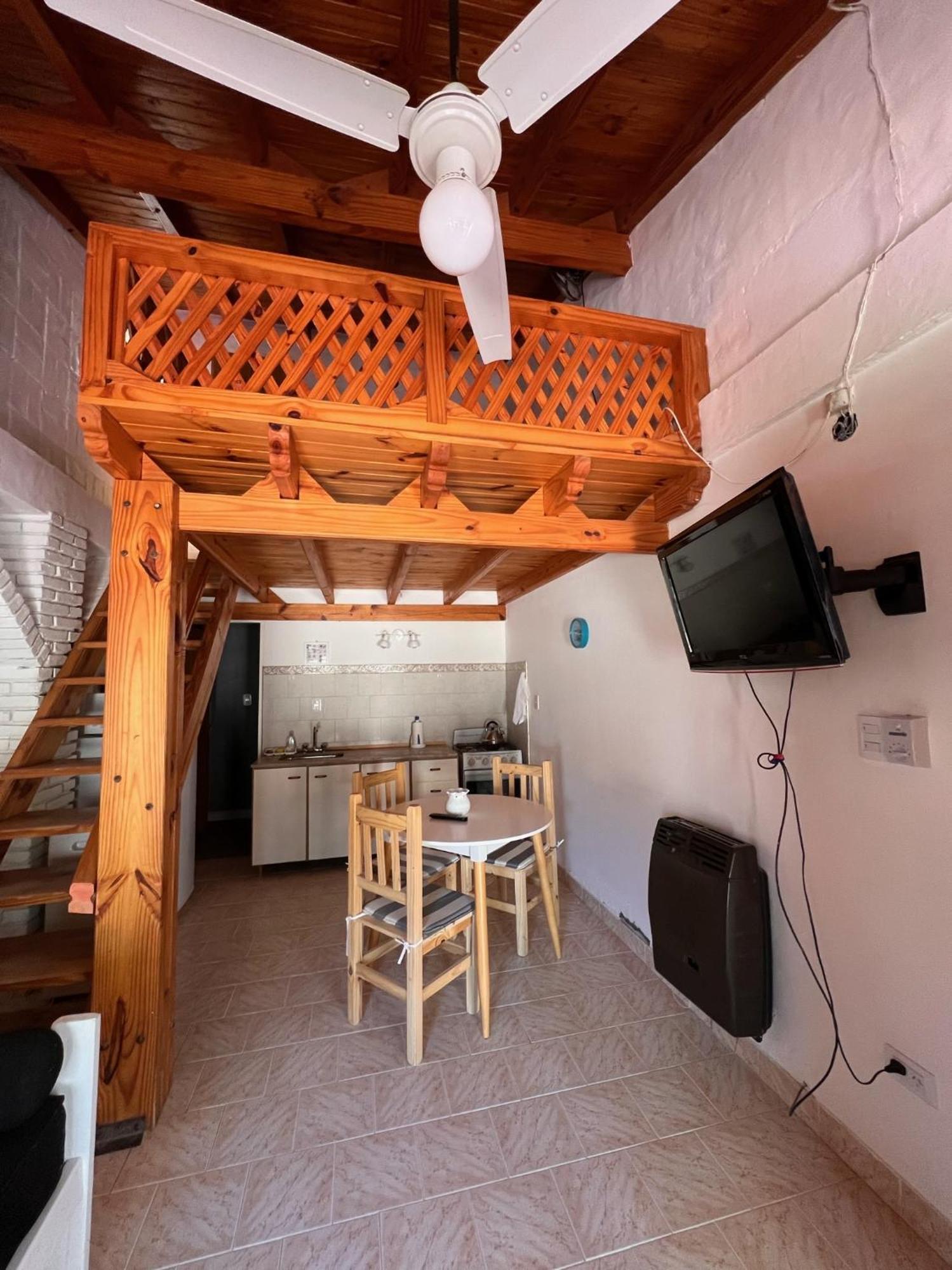 Hosteria Isabel Departamentos Y Habitaciones Con Bano Privado Las Grutas Room photo