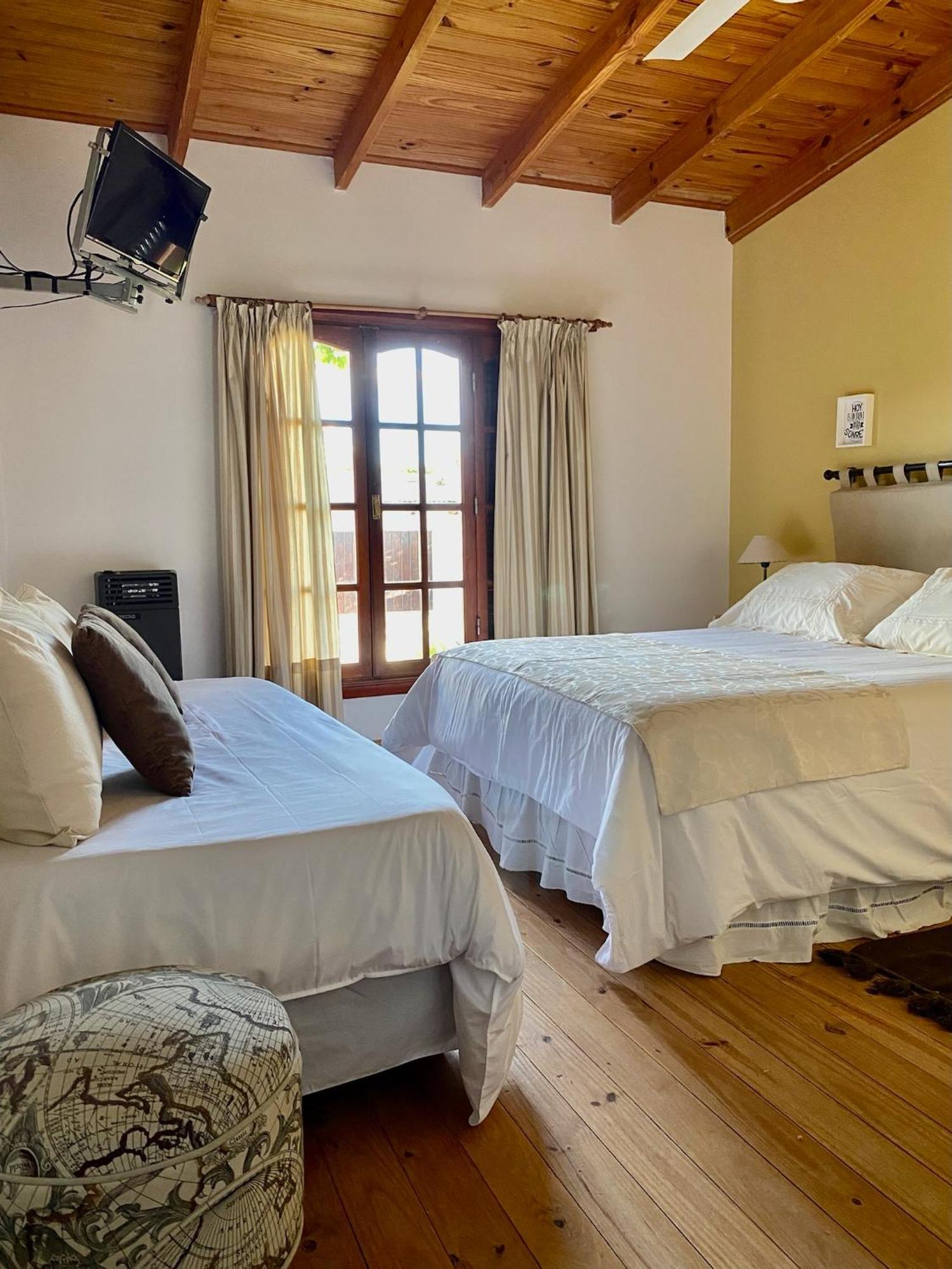 Hosteria Isabel Departamentos Y Habitaciones Con Bano Privado Las Grutas Room photo
