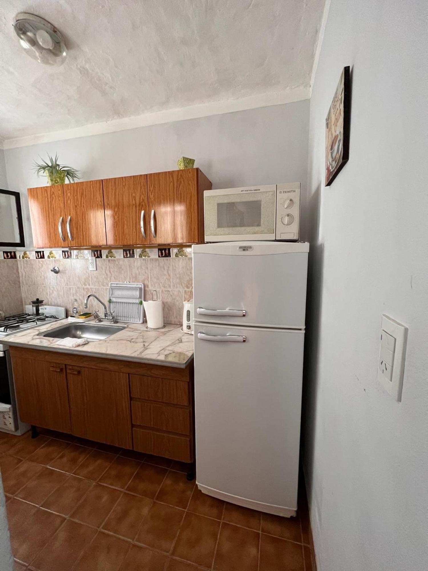 Hosteria Isabel Departamentos Y Habitaciones Con Bano Privado Las Grutas Room photo